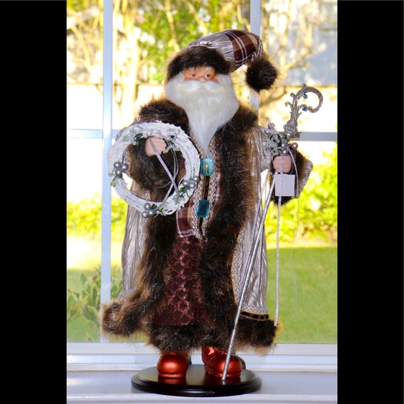 SANTA CLAUS HOLDING A JEWELED STAFF AND WREATH - Picture 3 of 15